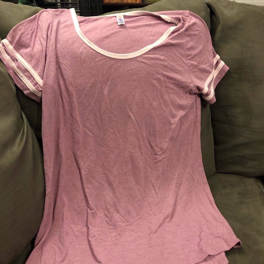 ❤️LuLaRoe Classic Tee Shirt Size S